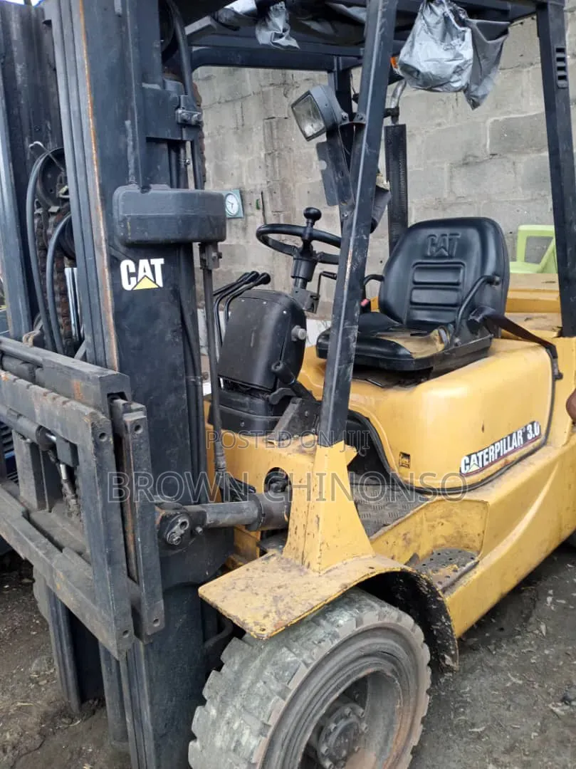 CAT Fork Lift
