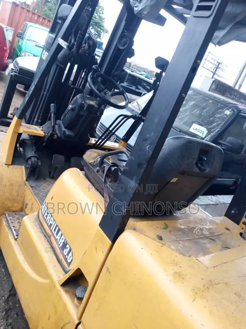 CAT Fork Lift