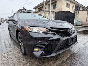 Toyota Camry SE FWD (2.5L 4cyl 8AM) 2018 Black