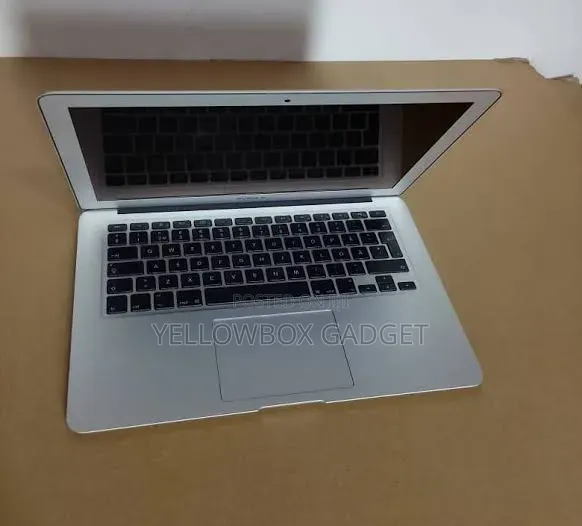 New Laptop Apple MacBook Air 2012 4GB Intel Core i5 SSD 128GB