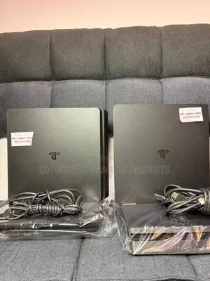Neat as New PlayStation 4 Slim /2 Pad /10 Games