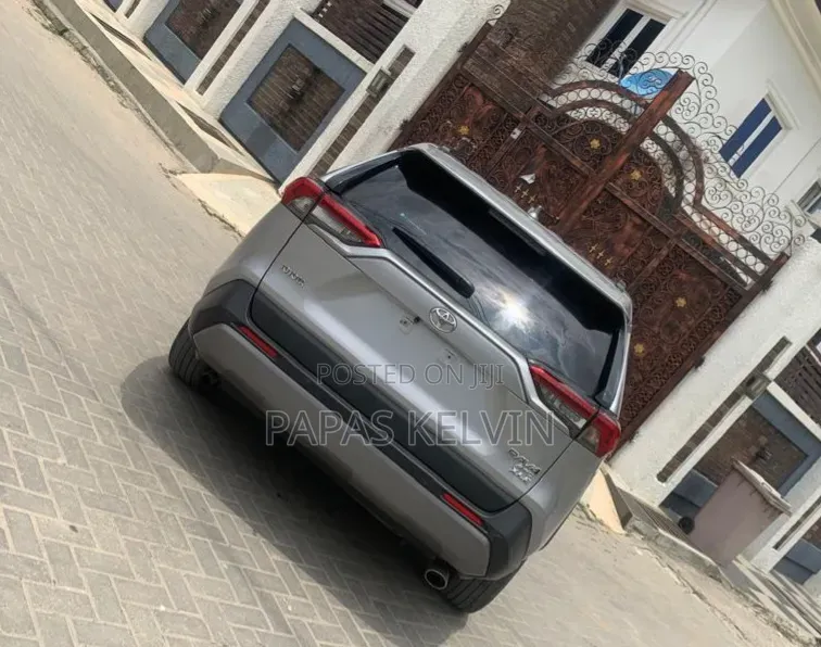 Toyota RAV4 XLE Premium AWD 2020 Silver