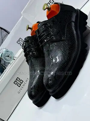 Givenchy Men’s Luxury Black Leather Lace-Up Shoes