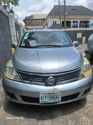 Nissan Versa 2009 Silver