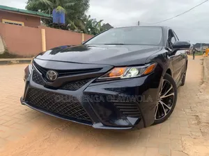 Toyota Camry 2019 Blue