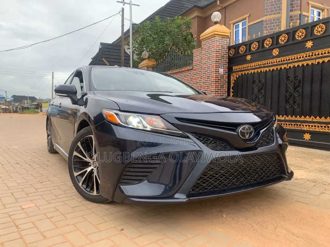 Toyota Camry 2019 Blue