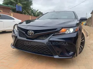 Toyota Camry 2019 Blue