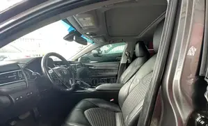 Toyota Camry SE FWD (2.5L 4cyl 8AM) 2018 Gray