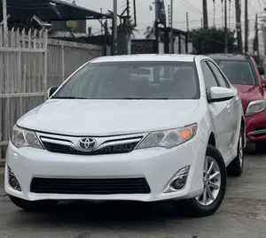 Toyota Camry SE 4dr Sedan (2.5L 4cyl 6A) 2013 White