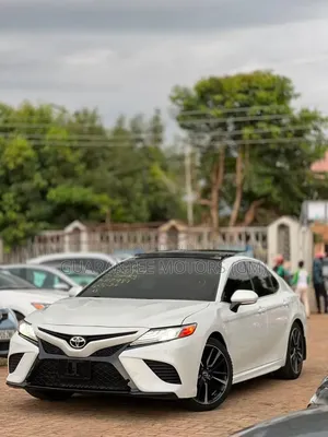 Toyota Camry XSE FWD (2.5L 4cyl 8AM) 2018 White