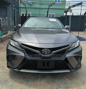 Toyota Camry XSE FWD (2.5L 4cyl 8AM) 2018 Gray