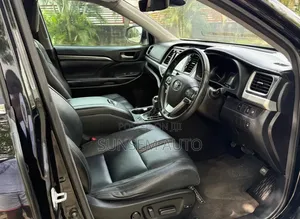 Toyota Highlander SE 4x4 V6 (3.5L 6cyl 8A) 2017 Black