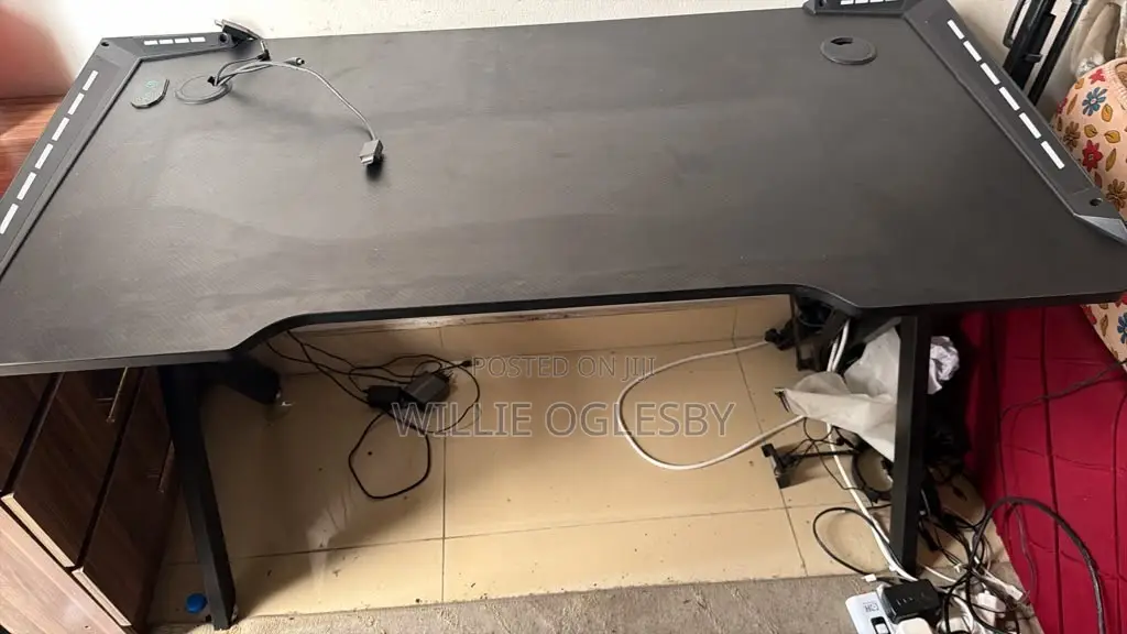 Large Gaming Desk / Computer Table – LED RGB Gaming Table