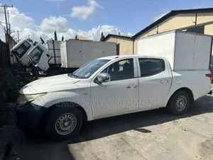 Mitsubishi L200 Club Cab 2.2 4WD 2016 White