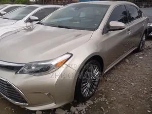Toyota Avalon Limited FWD Sedan (3.6L 6cyl 6A) 2016 Gold
