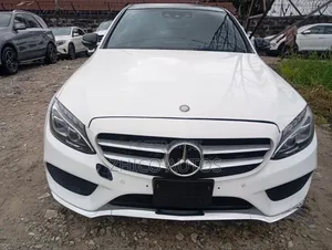 Mercedes-Benz C300 Luxury Sedan RWD (2.0L 4cyl 7A) 2017 White