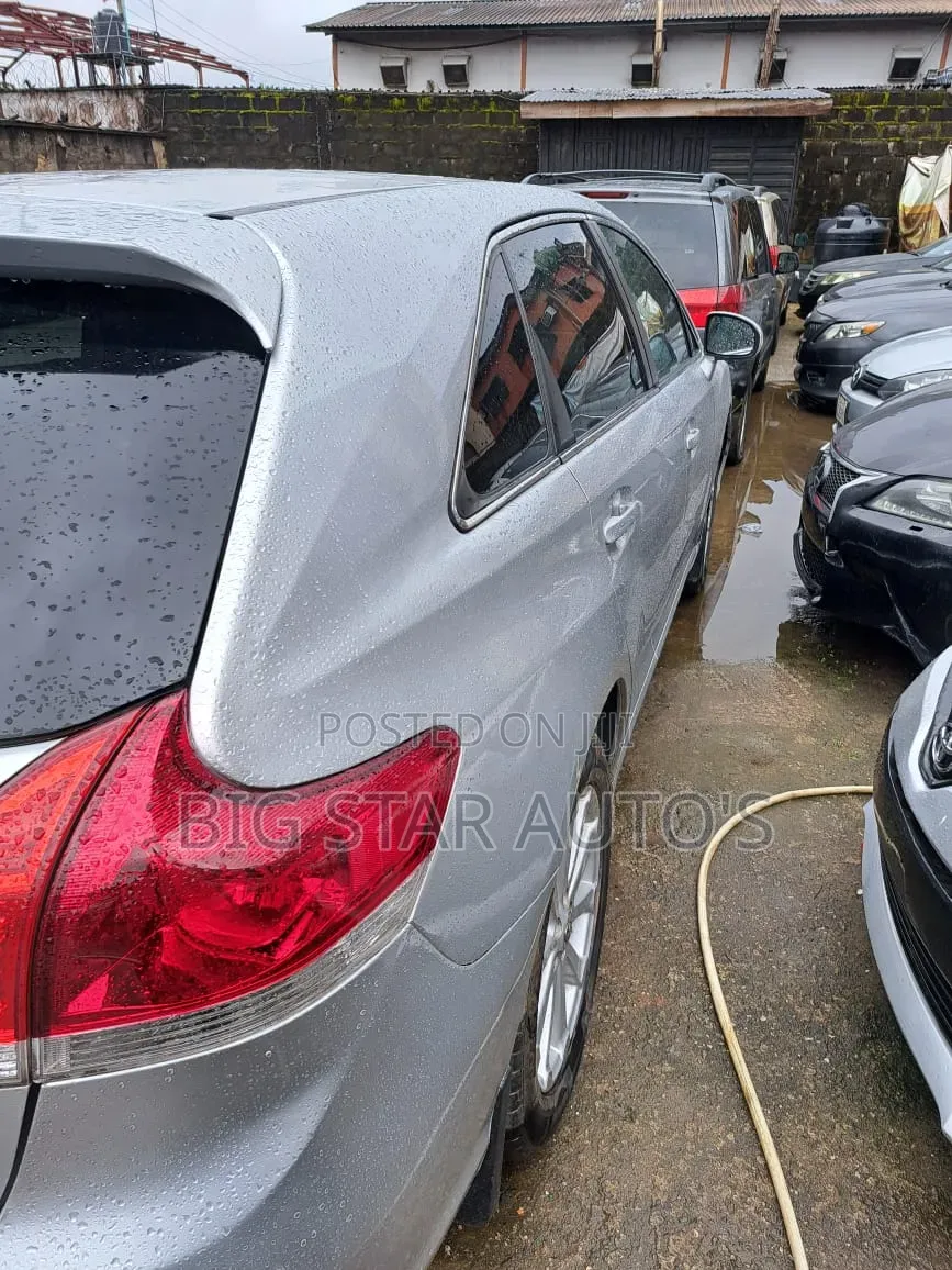 Toyota Venza 2011 Silver
