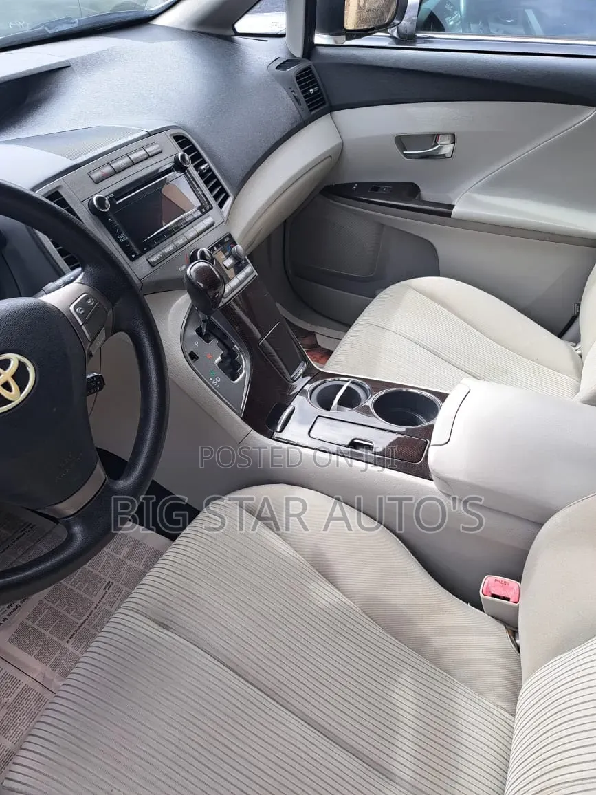 Toyota Venza 2011 Silver