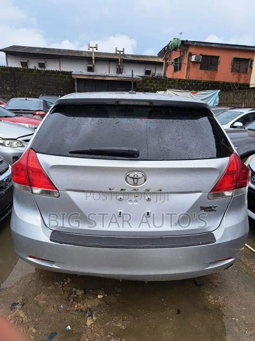 Toyota Venza 2011 Silver