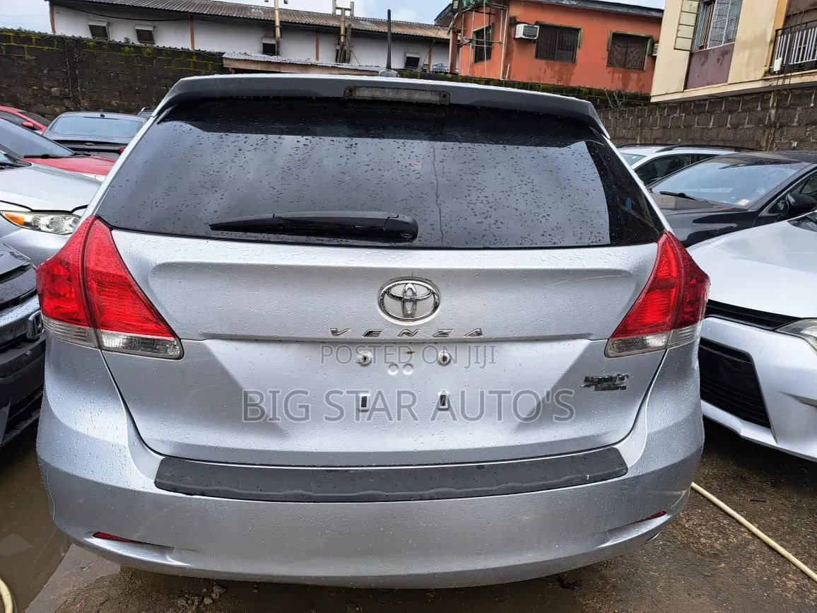 Toyota Venza 2011 Silver