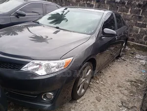 Toyota Camry SE V6 4dr Sedan (3.5L 6cyl 6A) 2013 Gray
