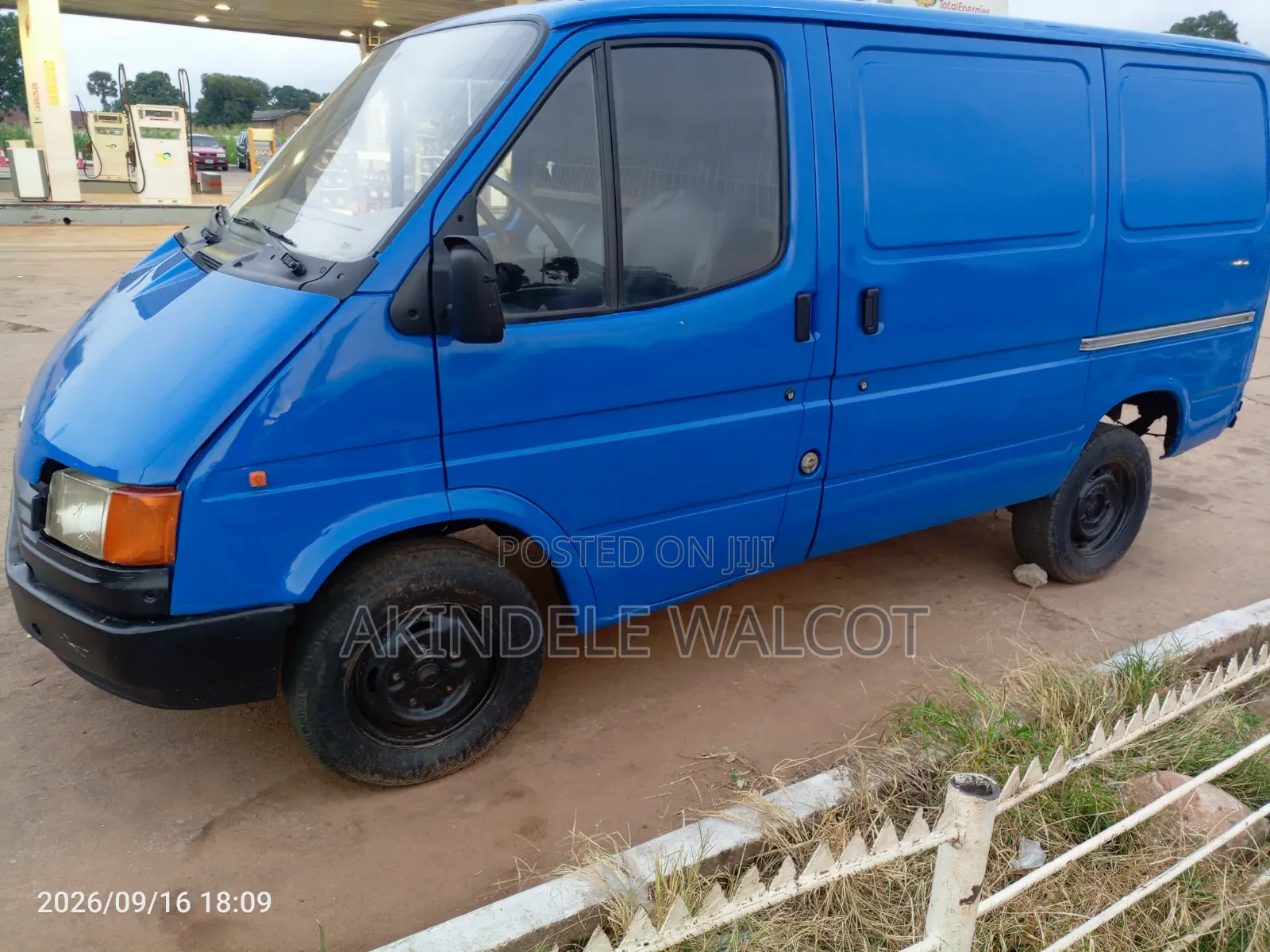 Ford Transit 2000 Blue
