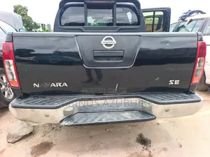 Nissan Navara 2013 Black