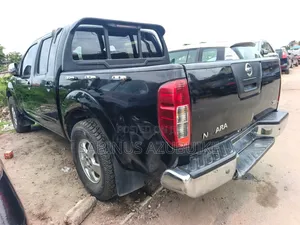 Nissan Navara 2013 Black