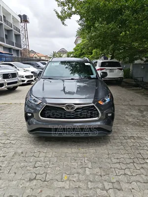 Toyota Highlander XLE 2021 Gray