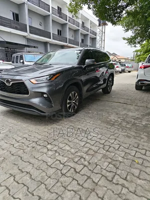 Toyota Highlander XLE 2021 Gray