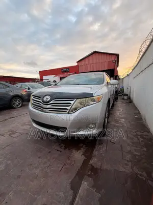 Toyota Venza XLE 2011 Silver