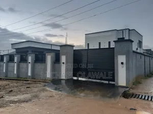 5bdrm Duplex in Isawo for sale