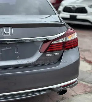 Honda Accord Touring 4dr Sedan FWD (3.5L 6cyl 6A) 2016 Gray