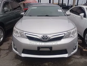 Toyota Camry XLE 4dr Sedan (2.5L 4cyl 6A) 2013 Silver