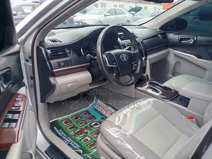 Toyota Camry XLE 4dr Sedan (2.5L 4cyl 6A) 2013 Silver