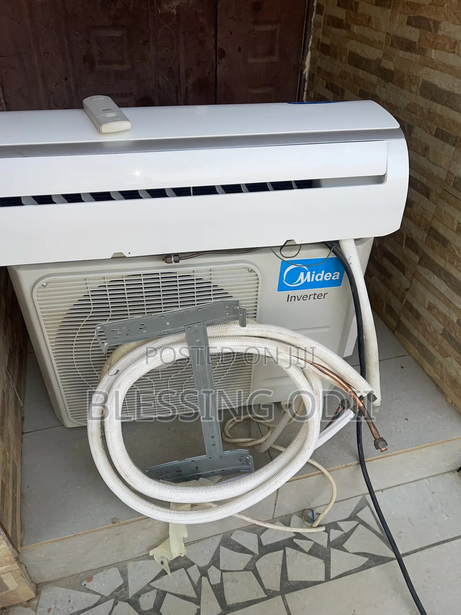 Midea 1.5hp Inverter AC With Accessories