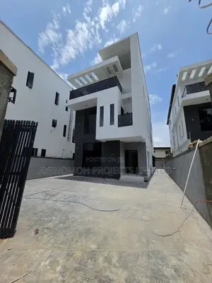 5bdrm Duplex in Ikeja for sale