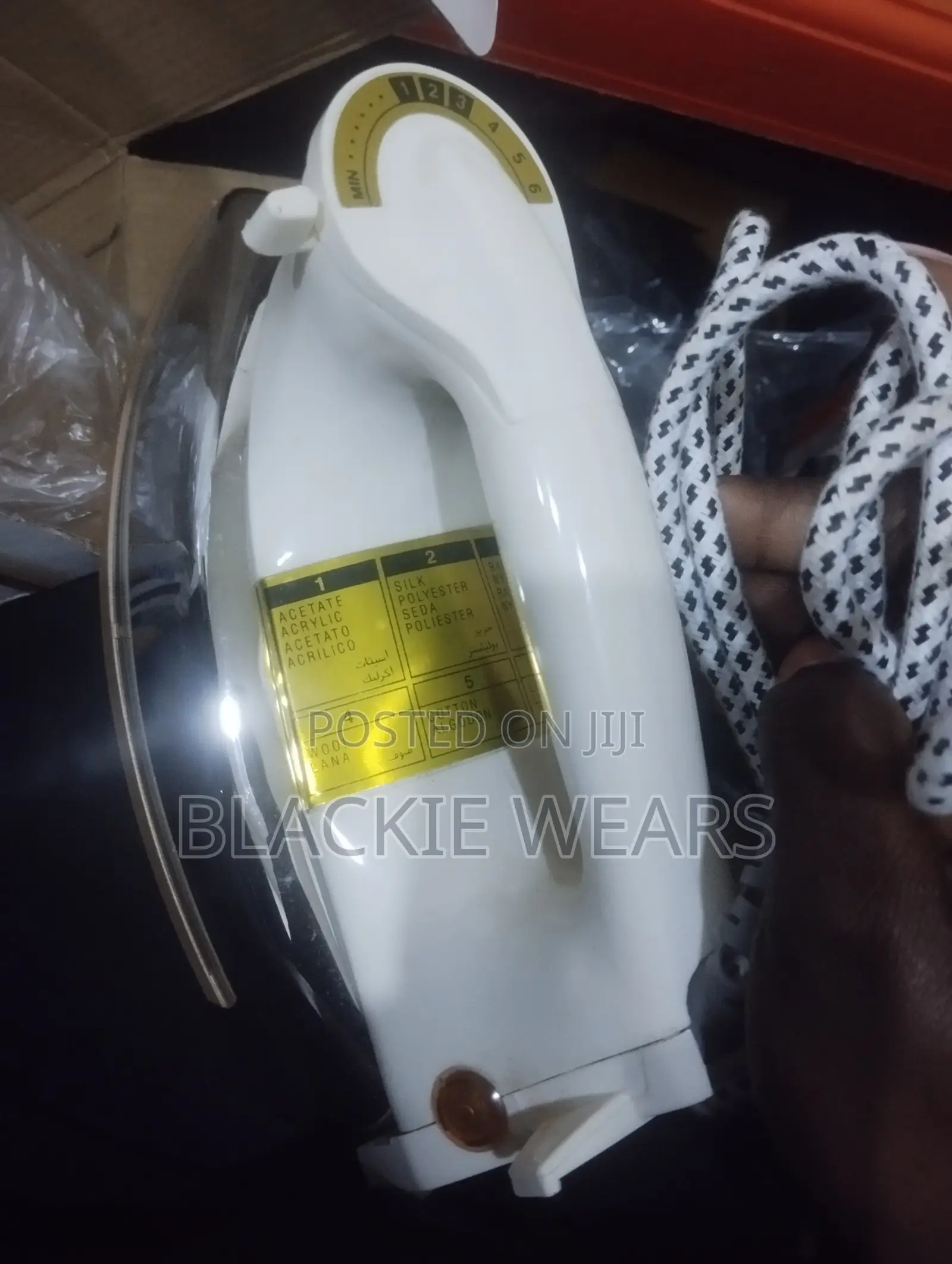 Dry Iron for Professional Laundry Use