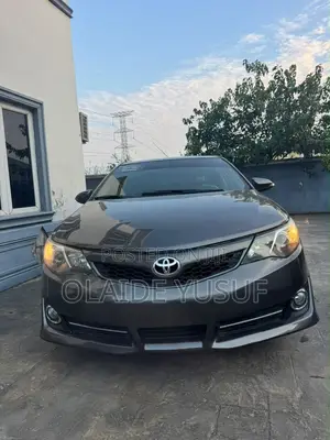 Toyota Camry SE V6 4dr Sedan (3.5L 6cyl 6A) 2013 Gray