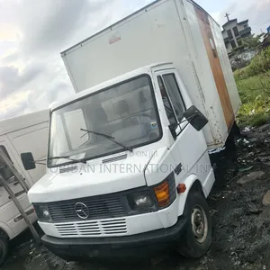 Mercedes-Benz 2003 White