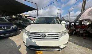 Toyota Highlander Limited 3.5l 4WD 2013 White