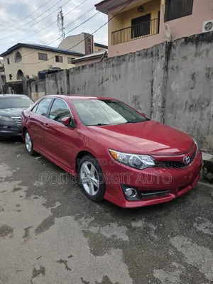 Toyota Camry SE 4dr Sedan (2.5L 4cyl 6A) 2013 Red