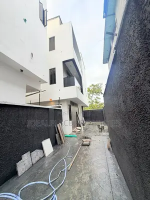 5bdrm Duplex in Adeniyi Jones for sale