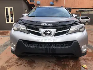 Toyota RAV4 XLE 4dr SUV (2.5L 4cyl 6A) 2014 Silver