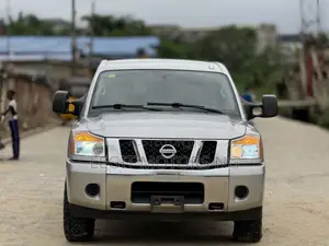 Nissan Titan SV 4x4 Crew Cab SWB 2015 Silver