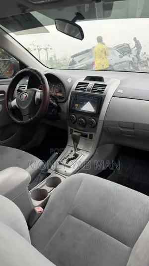 Toyota Corolla LE 4dr Sedan (1.8L 4cyl 4A) 2011 Gray