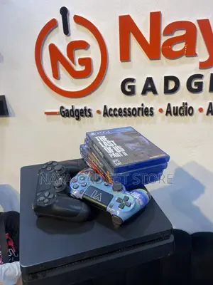 Sony Play Station 4 (PS4)