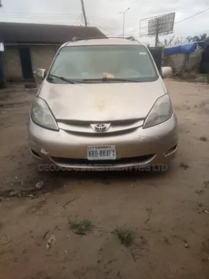 Toyota Sienna LE FWD 2006 Gold