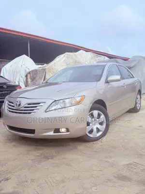 Toyota Camry LE 4dr Sedan (2.4L 4cyl 5A) 2009 Gold