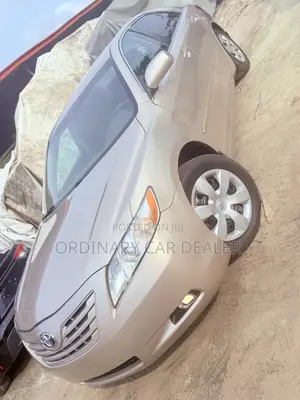 Toyota Camry LE 4dr Sedan (2.4L 4cyl 5A) 2009 Gold